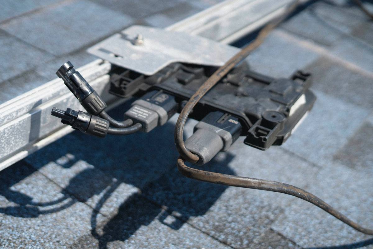 solar installation panel connector how to